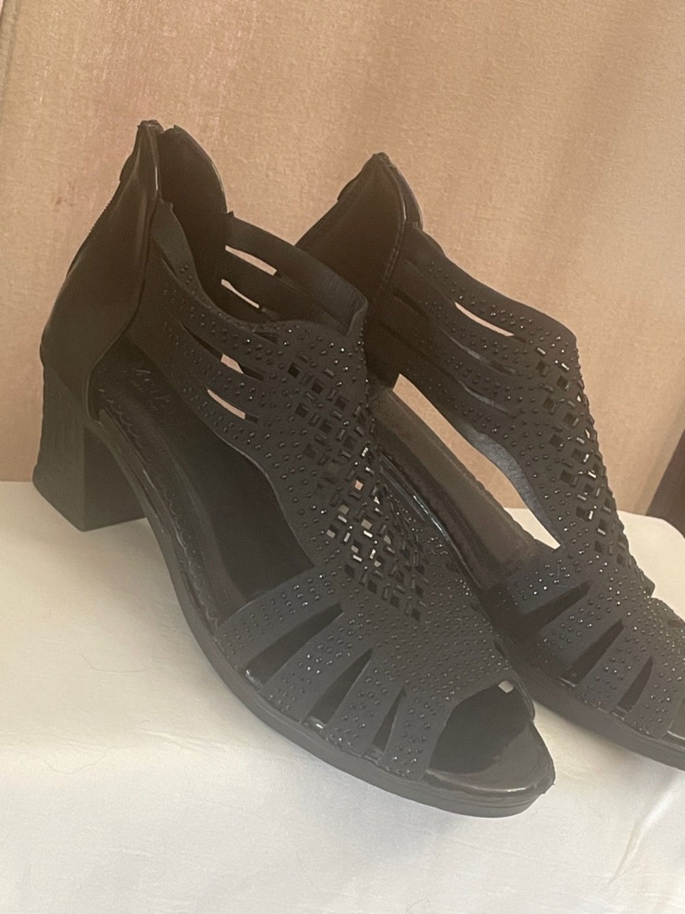 Women’s Black Open-Toe Block Heel Sandals  Gladiator Style.